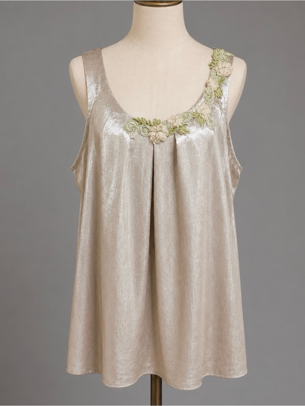 Avenue Womens Beaded Floral Embroidered Silver Top
